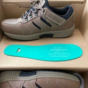 NWT Shreveport Men’s Tie-Less- Brown